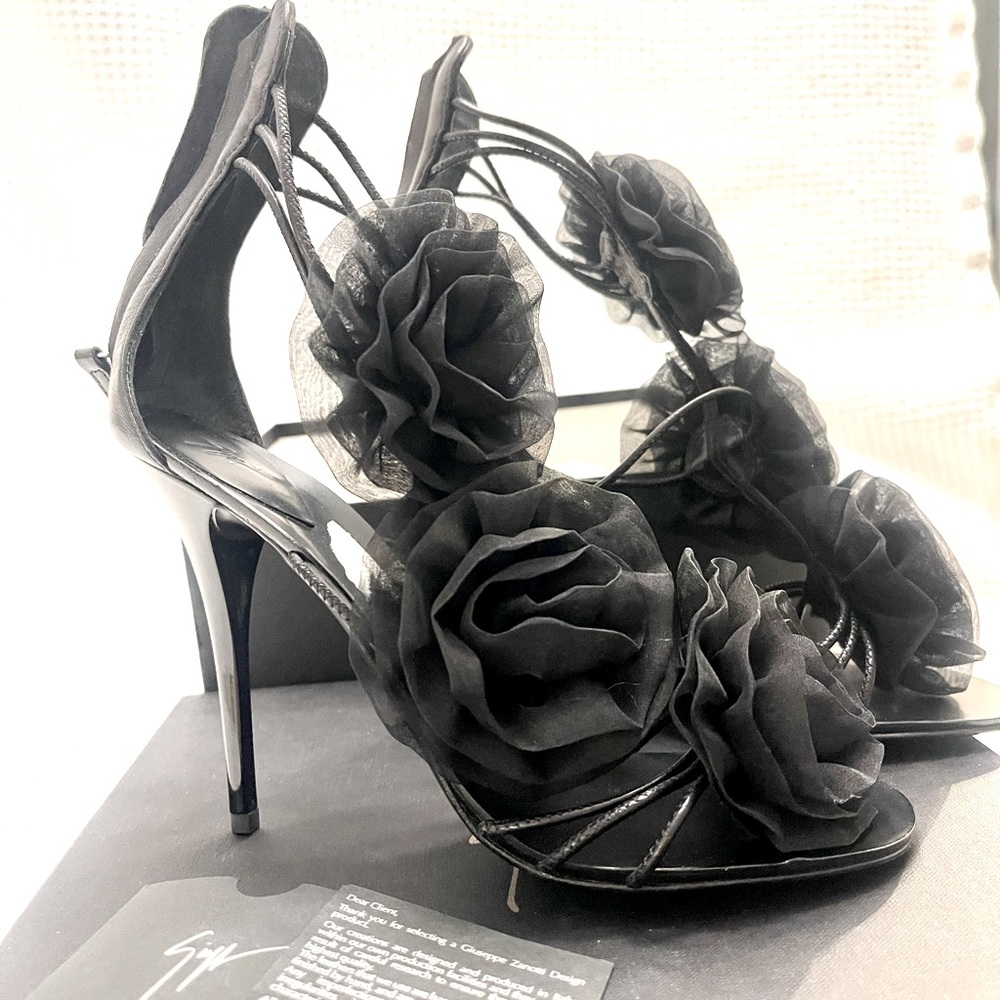 NWT Giuseppe Zanotti stiletto sandals with gorgeous organza flowers- size 36.5